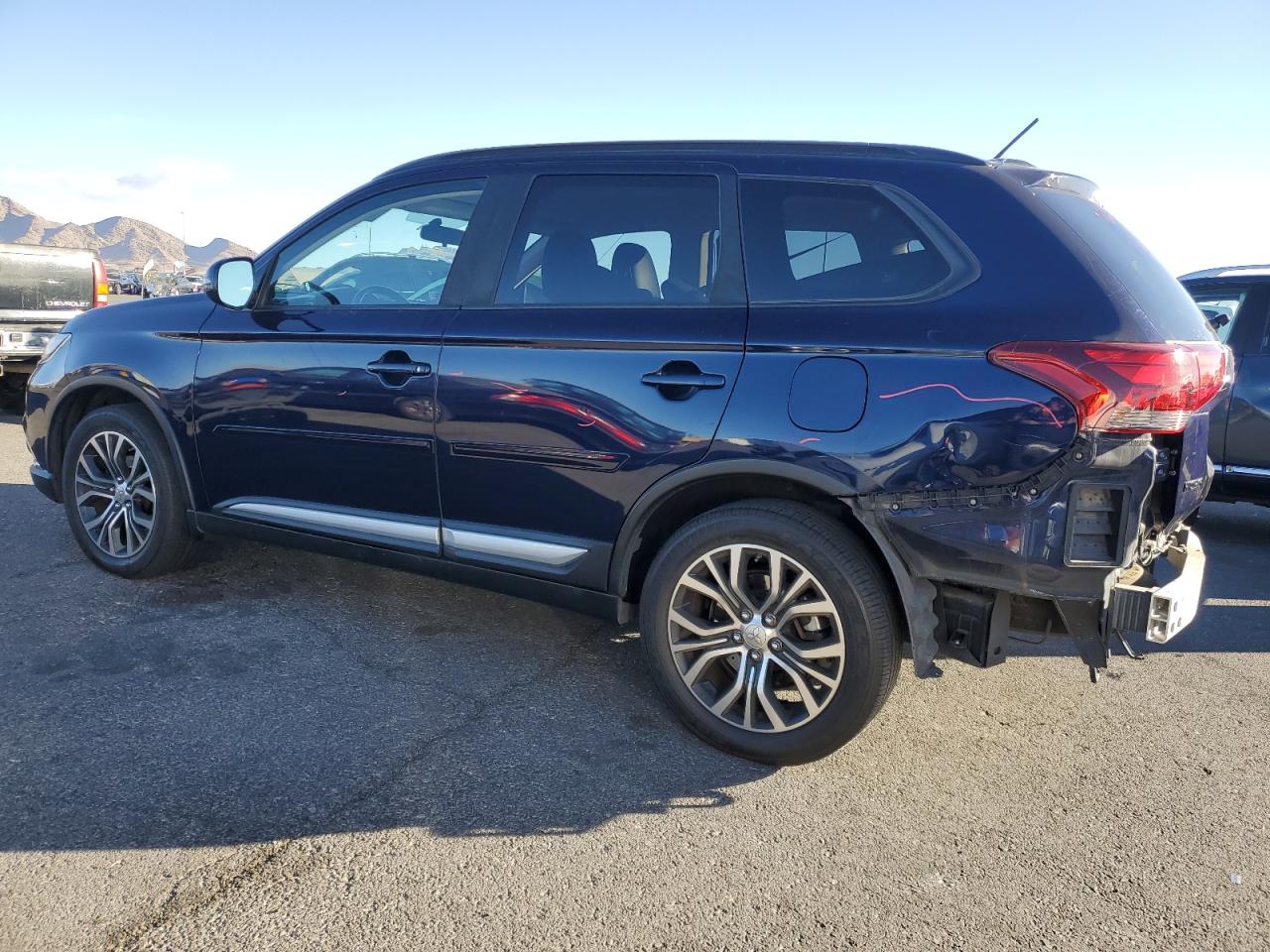 2016 Mitsubishi Outlander - Image 2