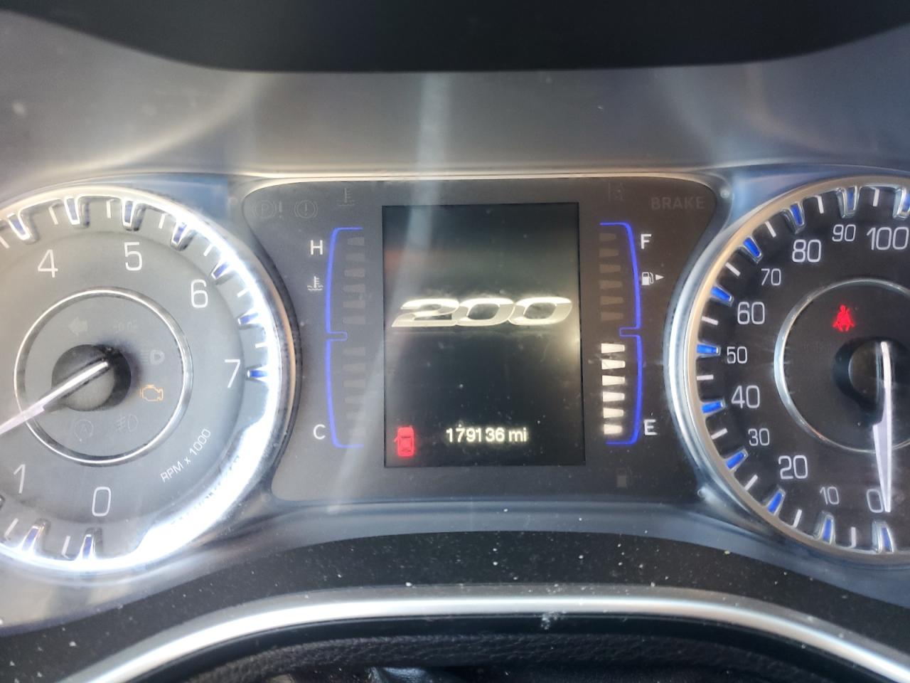 2015 Chrysler 200 - Image 9