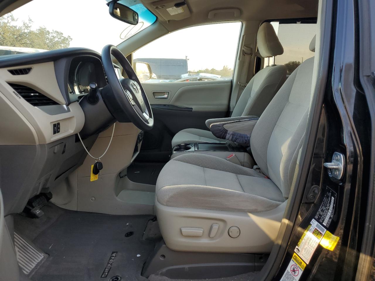 2015 Toyota Sienna - Image 7