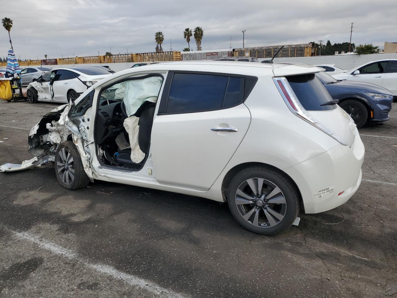 2015 Nissan Leaf - Image 2