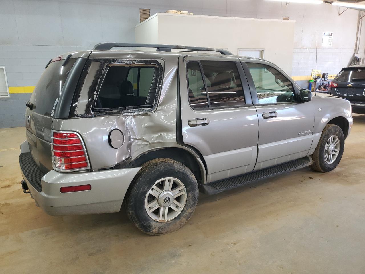 2002 Mercury Mountaineer - Image 3