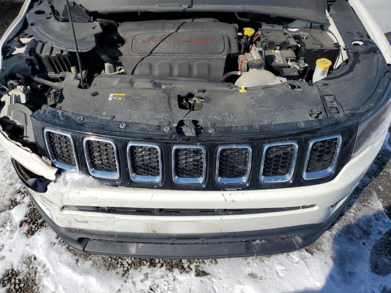 2018 Jeep Compass - Image 12