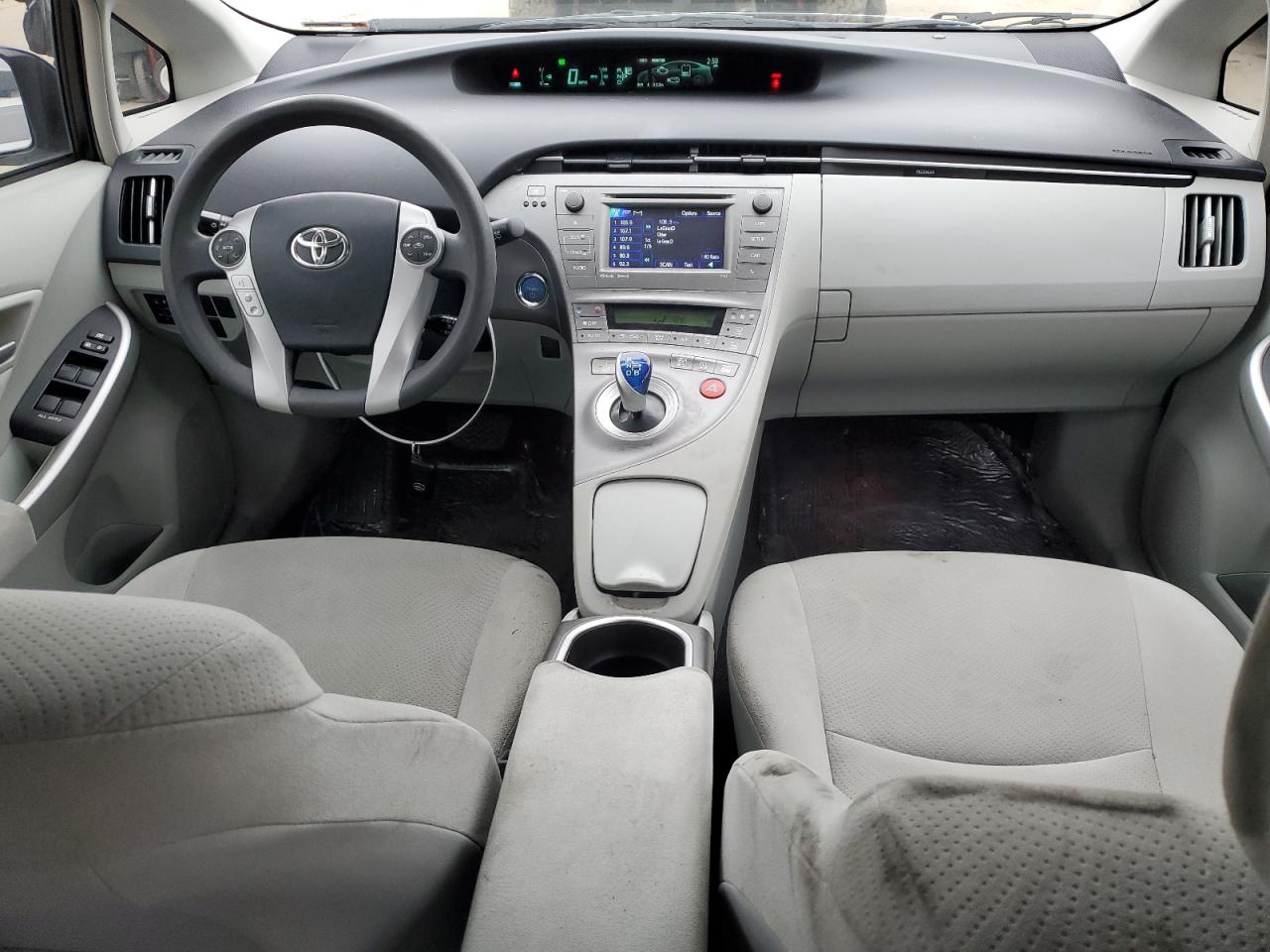 2015 Toyota Prius - Image 8