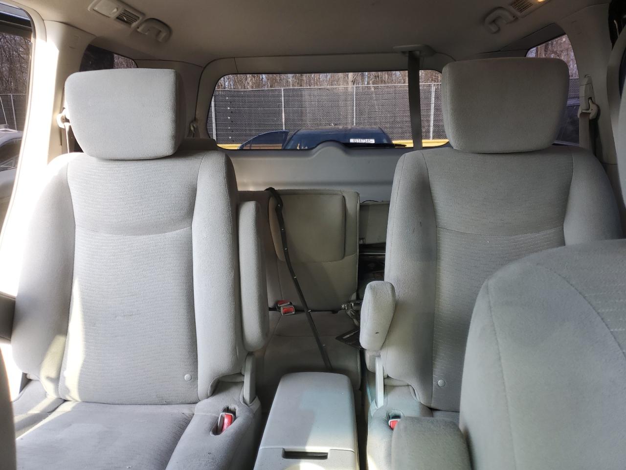2015 Nissan Quest - Image 10