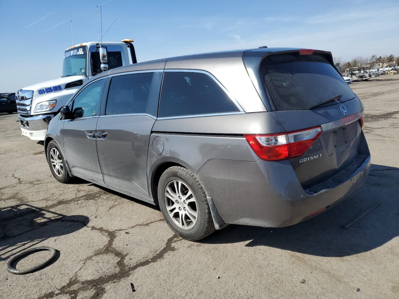 2011 Honda Odyssey - Image 2