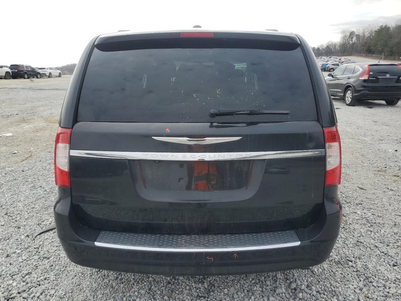 2016 Chrysler Town & Country - Image 6