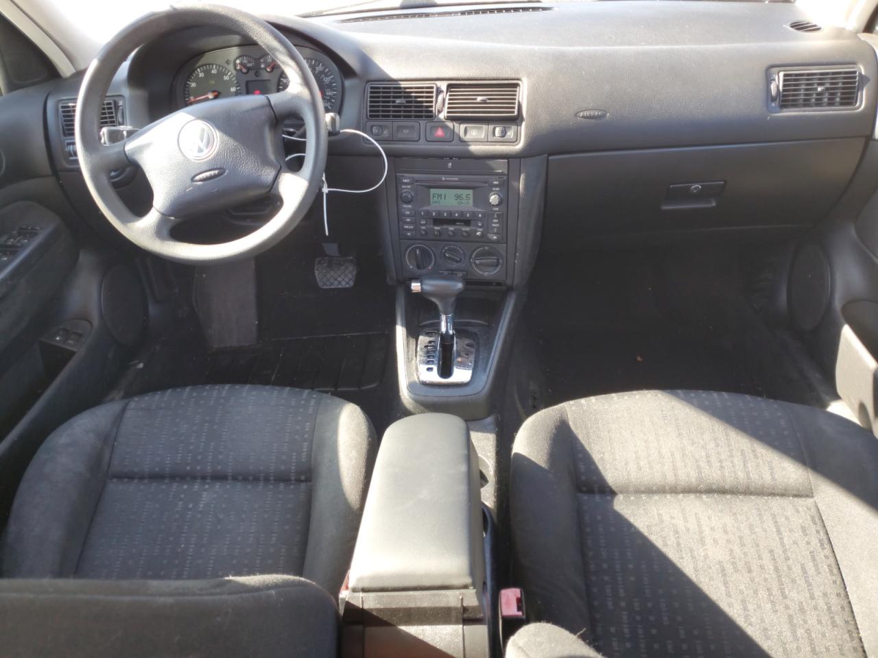 2006 Volkswagen Golf - Image 8
