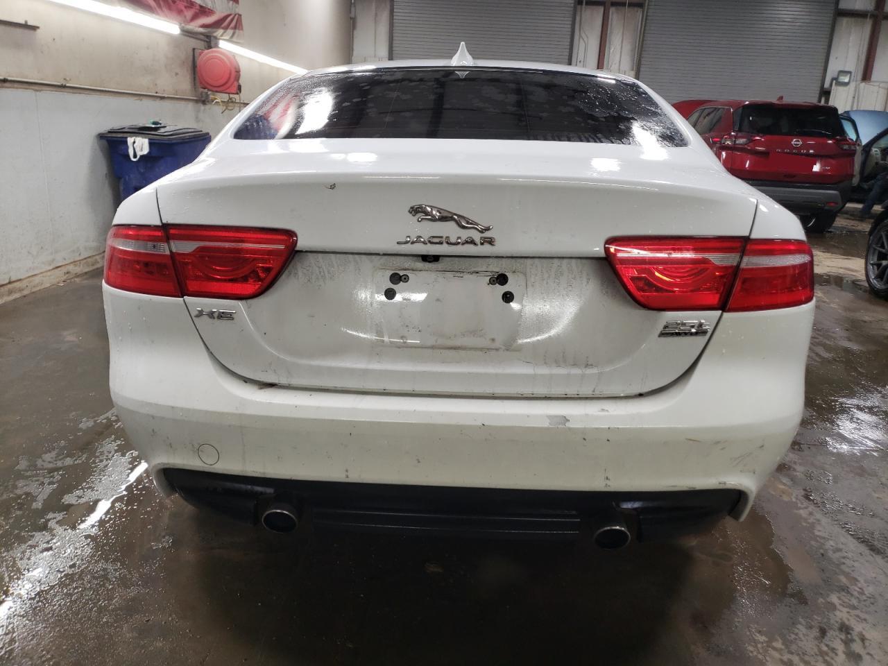 2019 Jaguar XE - Image 6