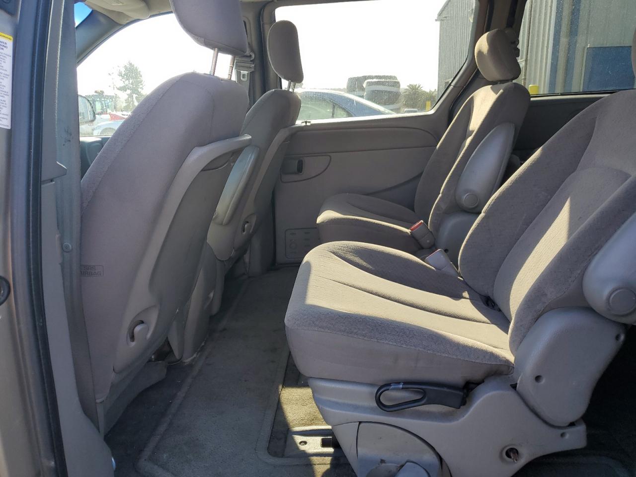 2002 Dodge Caravan - Image 11