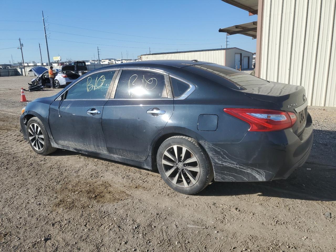 2017 Nissan Altima - Image 2