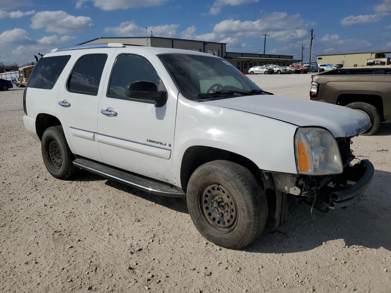 2007 GMC Yukon - Image 4