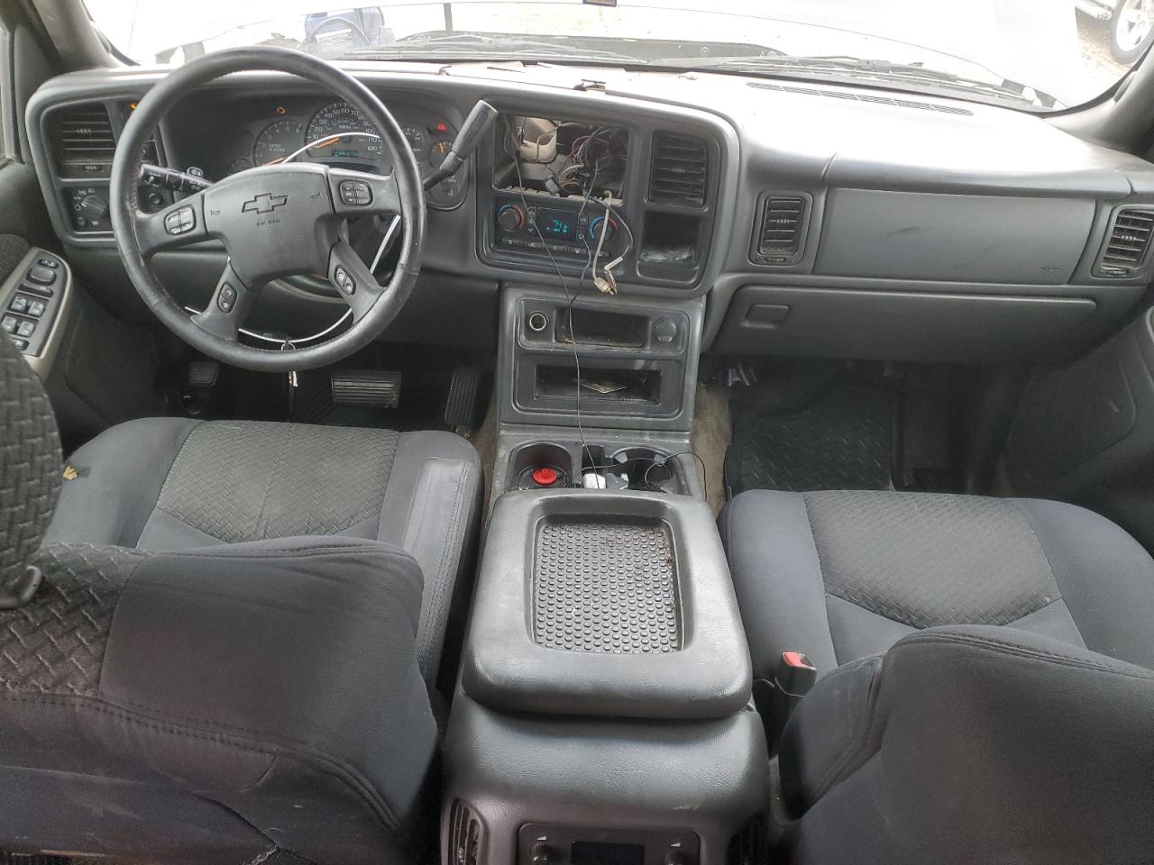 2003 Chevrolet Avalanche - Image 8
