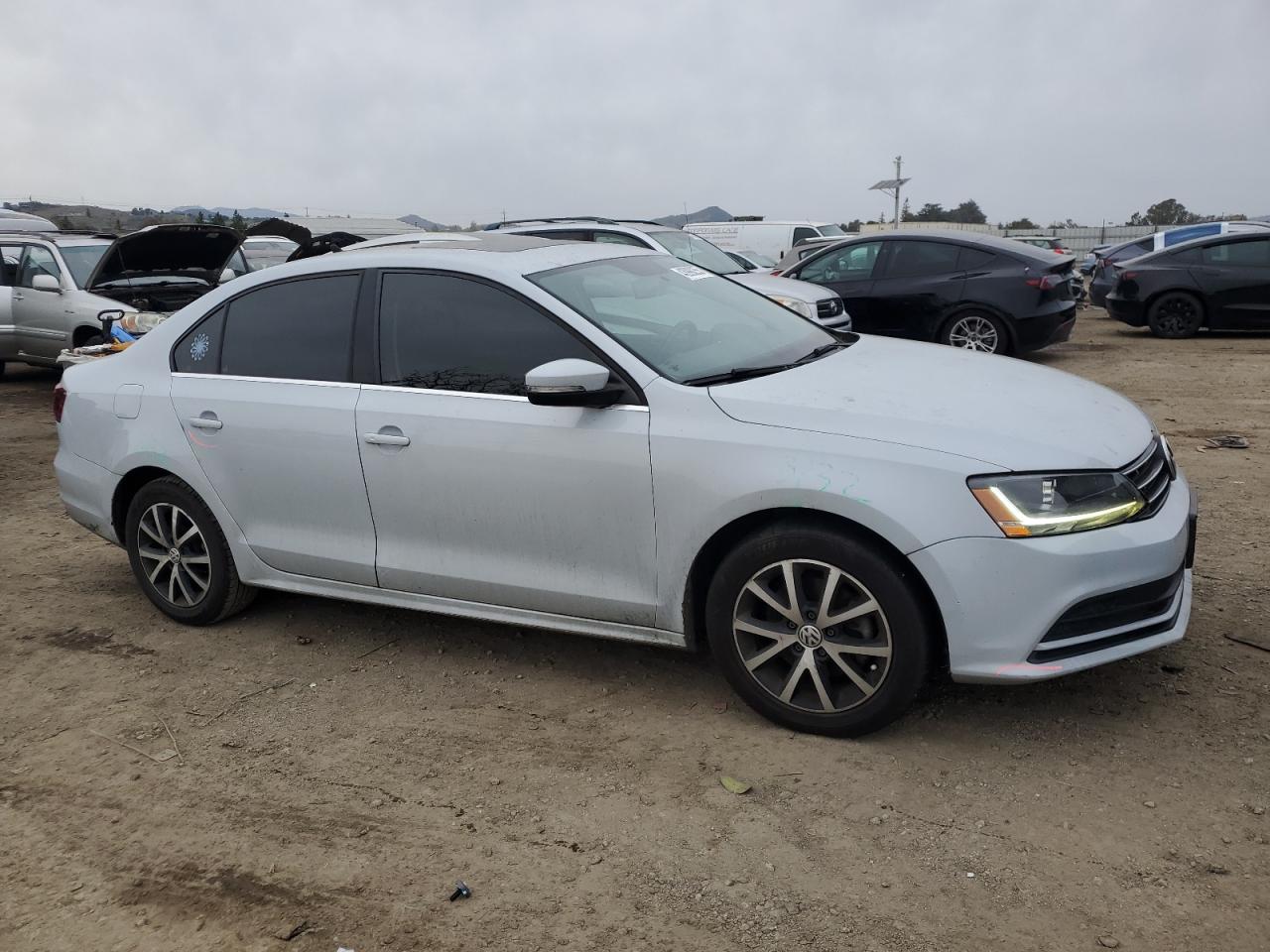 2018 Volkswagen Jetta - Image 4