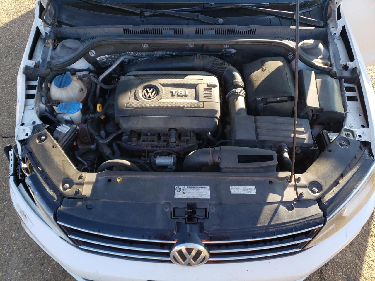 2016 Volkswagen Jetta - Image 12
