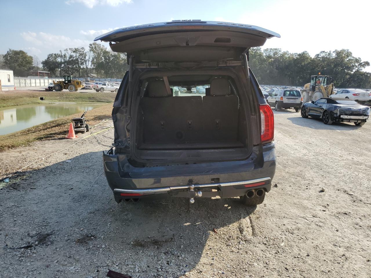 2021 GMC Yukon - Image 6
