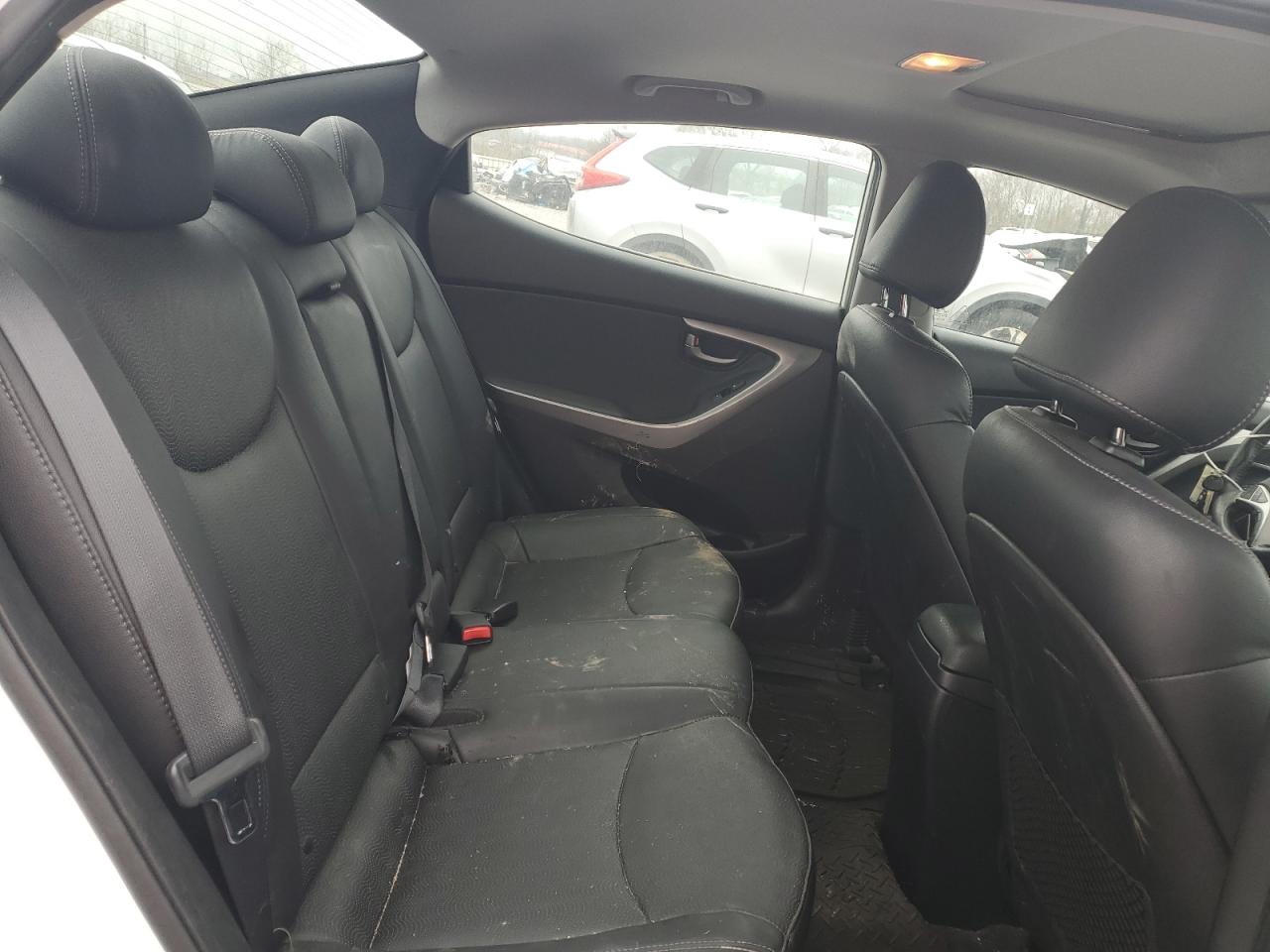 2012 Hyundai Elantra - Image 10
