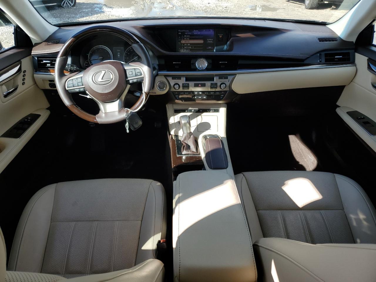 2017 Lexus ES - Image 8