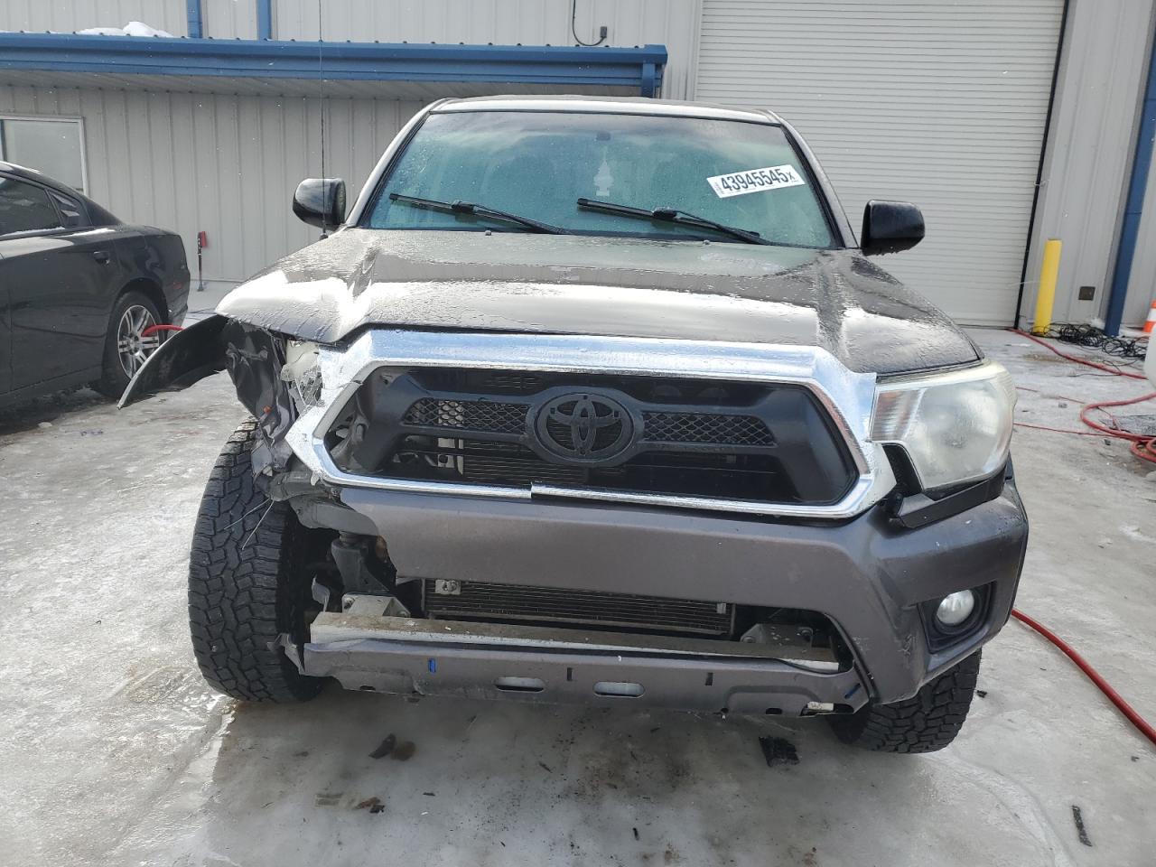 2015 Toyota Tacoma - Image 5