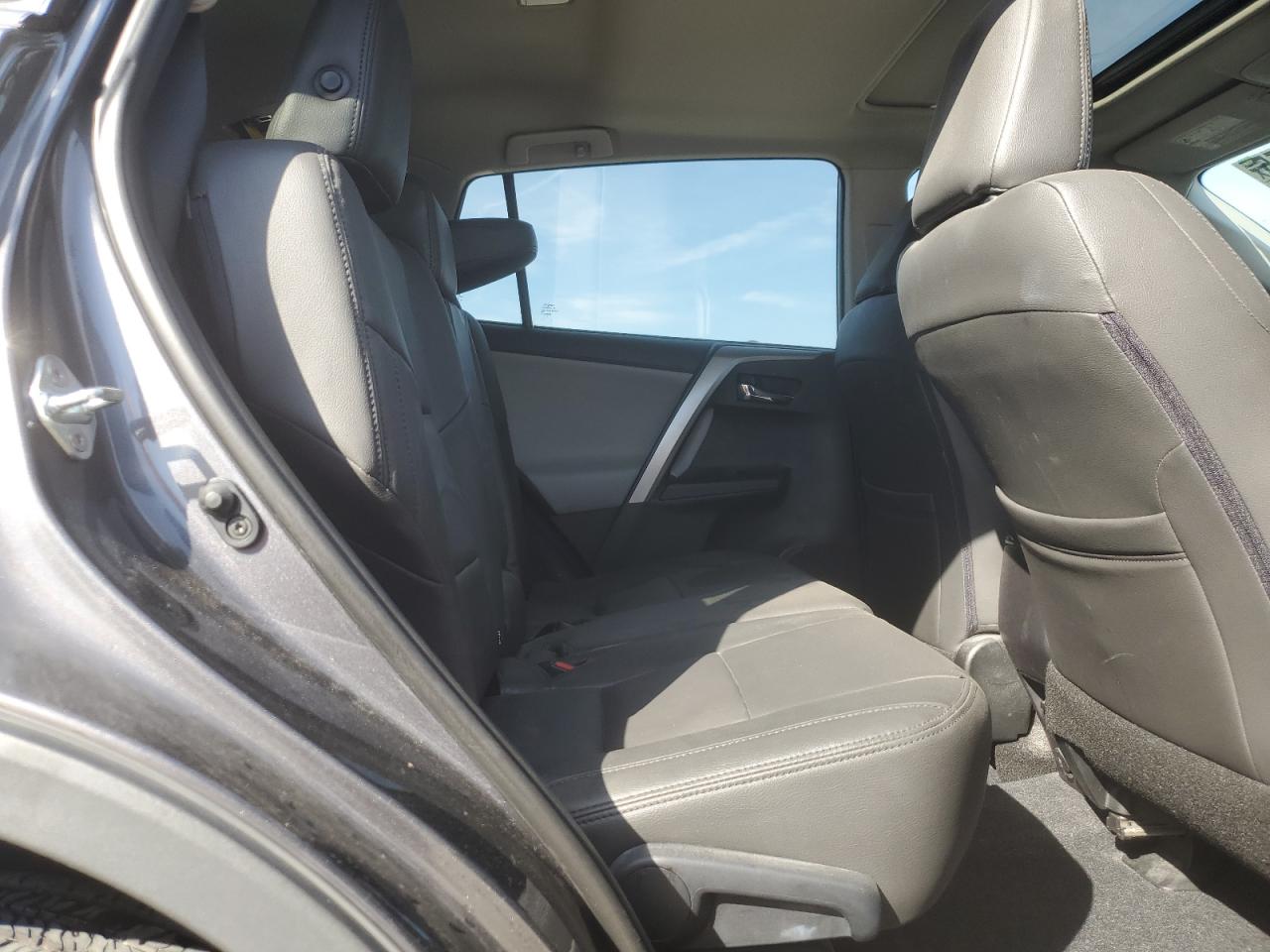 2016 Toyota RAV 4 - Image 11