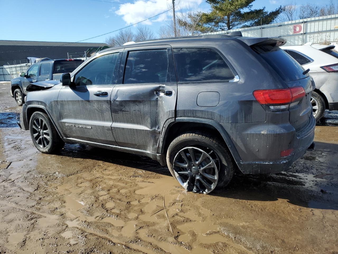 2017 Jeep Grand Cherokee - Image 2