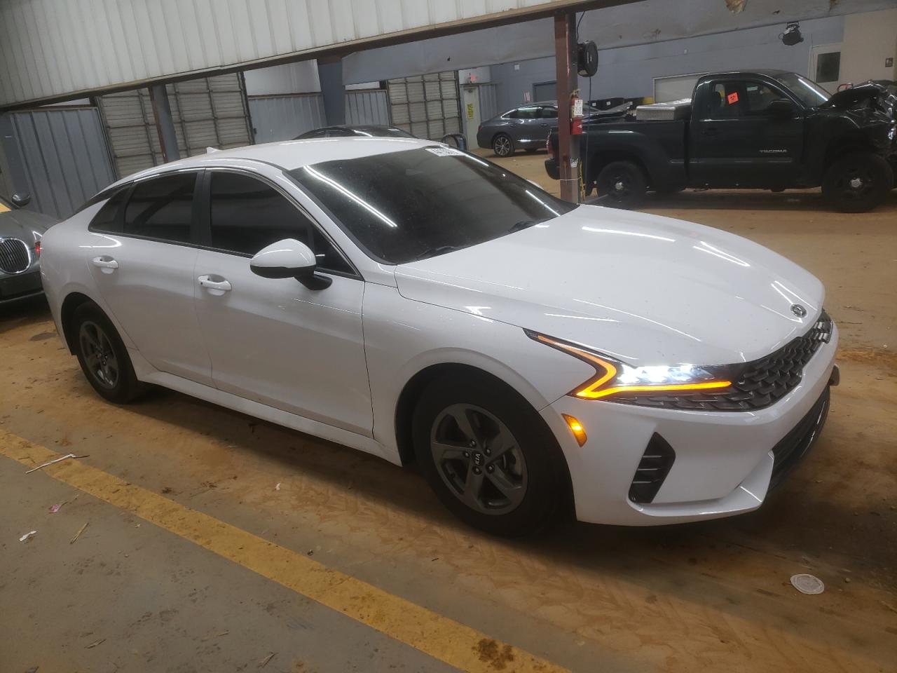 2021 Kia K5 - Image 4