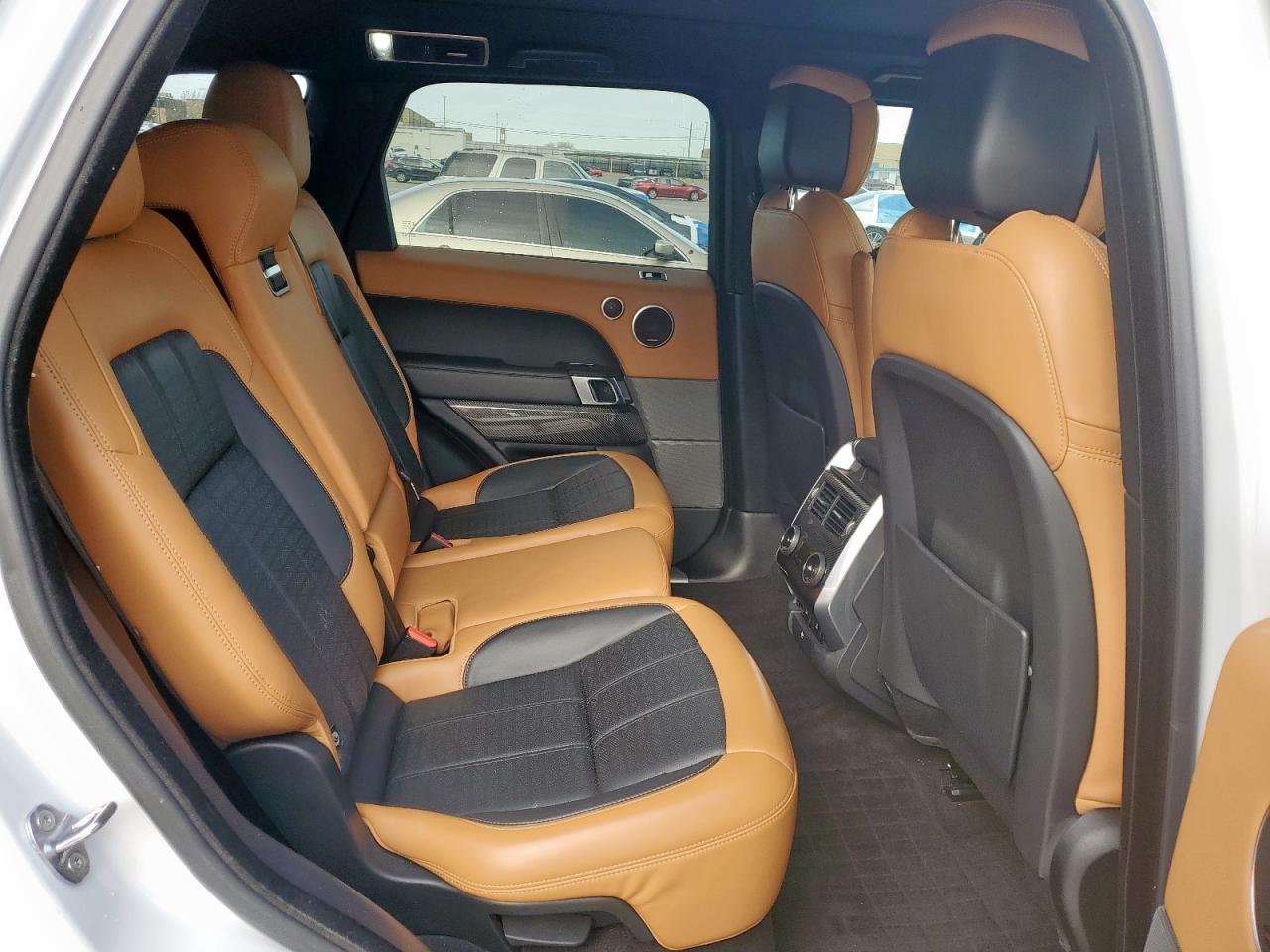 2018 Land Rover Range Rover - Image 11