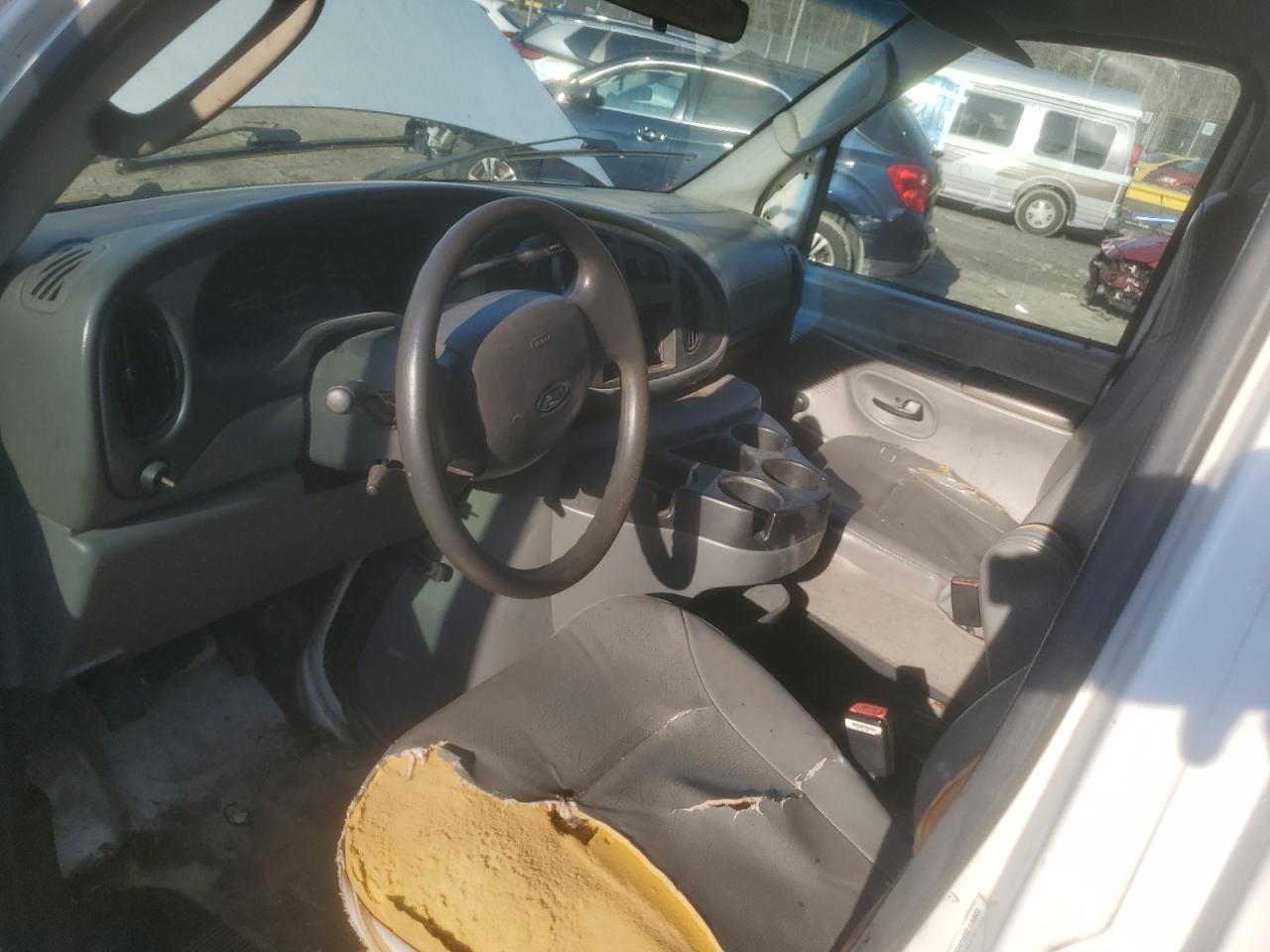 2004 Ford Econoline - Image 8
