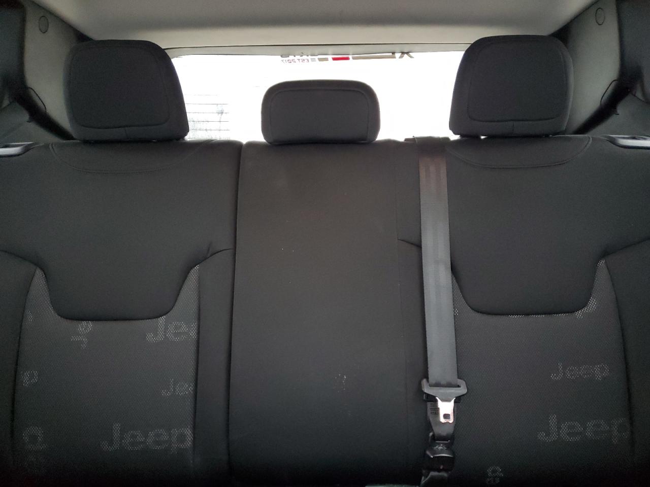 2015 Jeep Renegade - Image 10