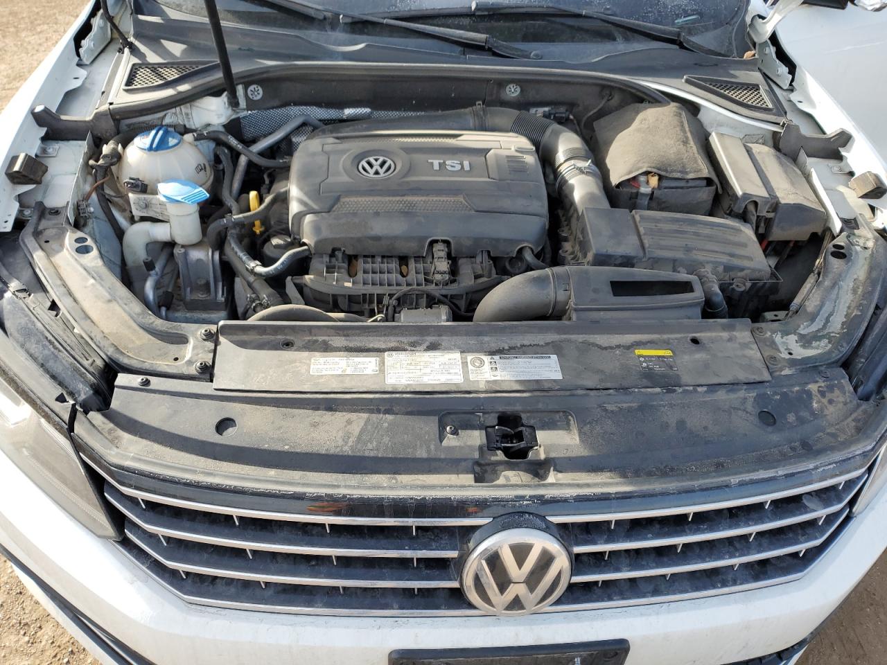 2017 Volkswagen Passat - Image 11