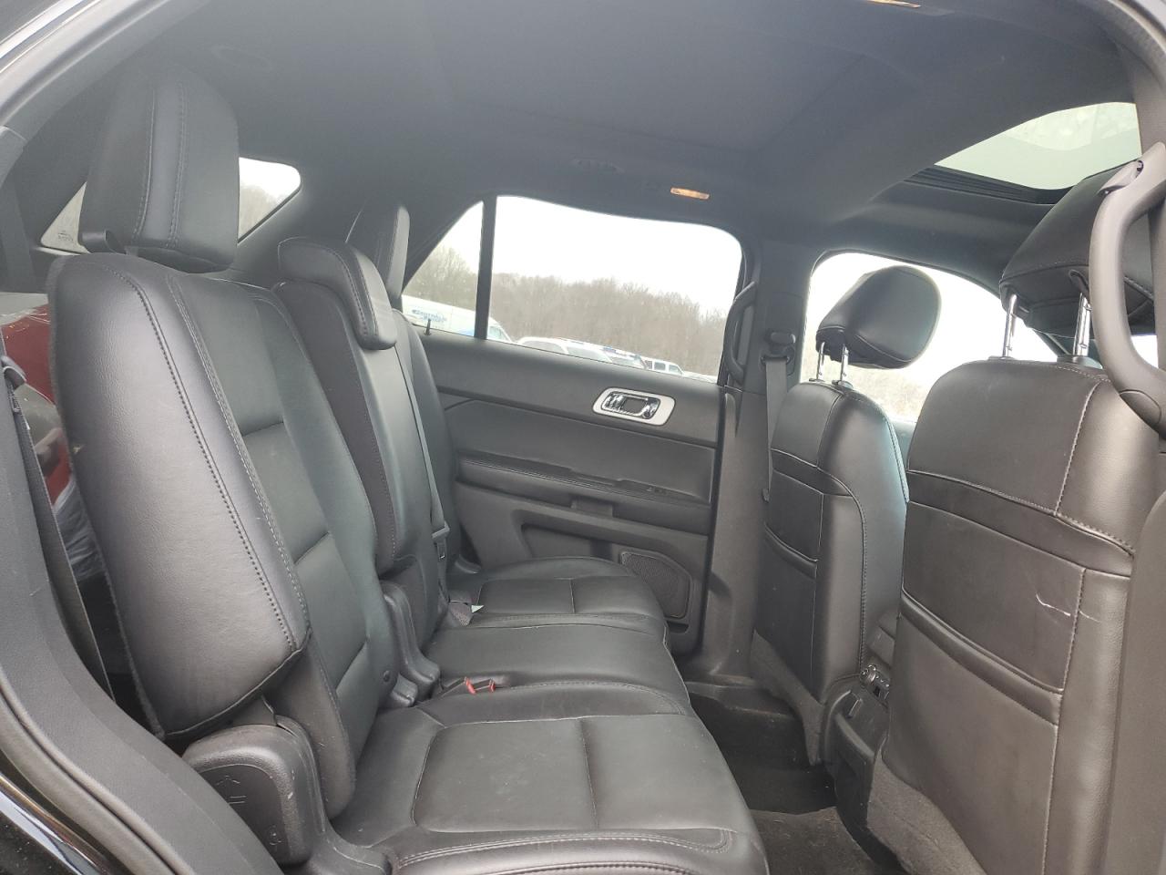 2015 Ford Explorer - Image 11