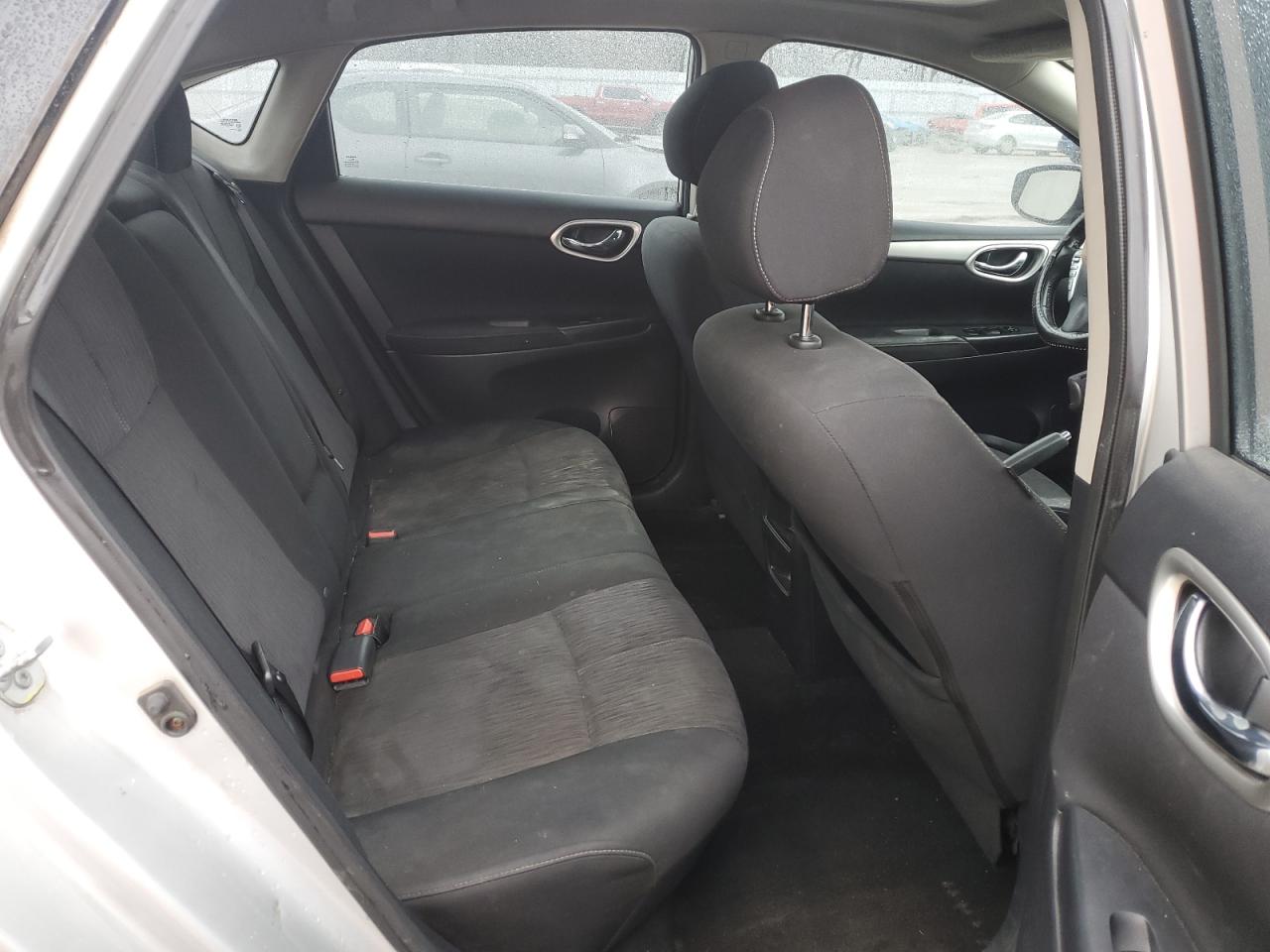 2015 Nissan Sentra - Image 10