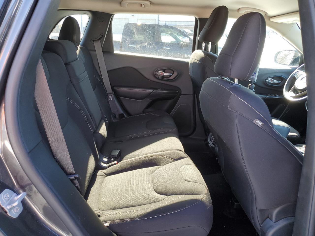 2015 Jeep Grand Cherokee - Image 11