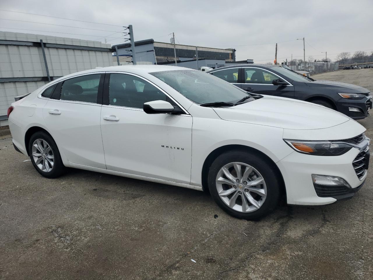 2023 Chevrolet Malibu - Image 4