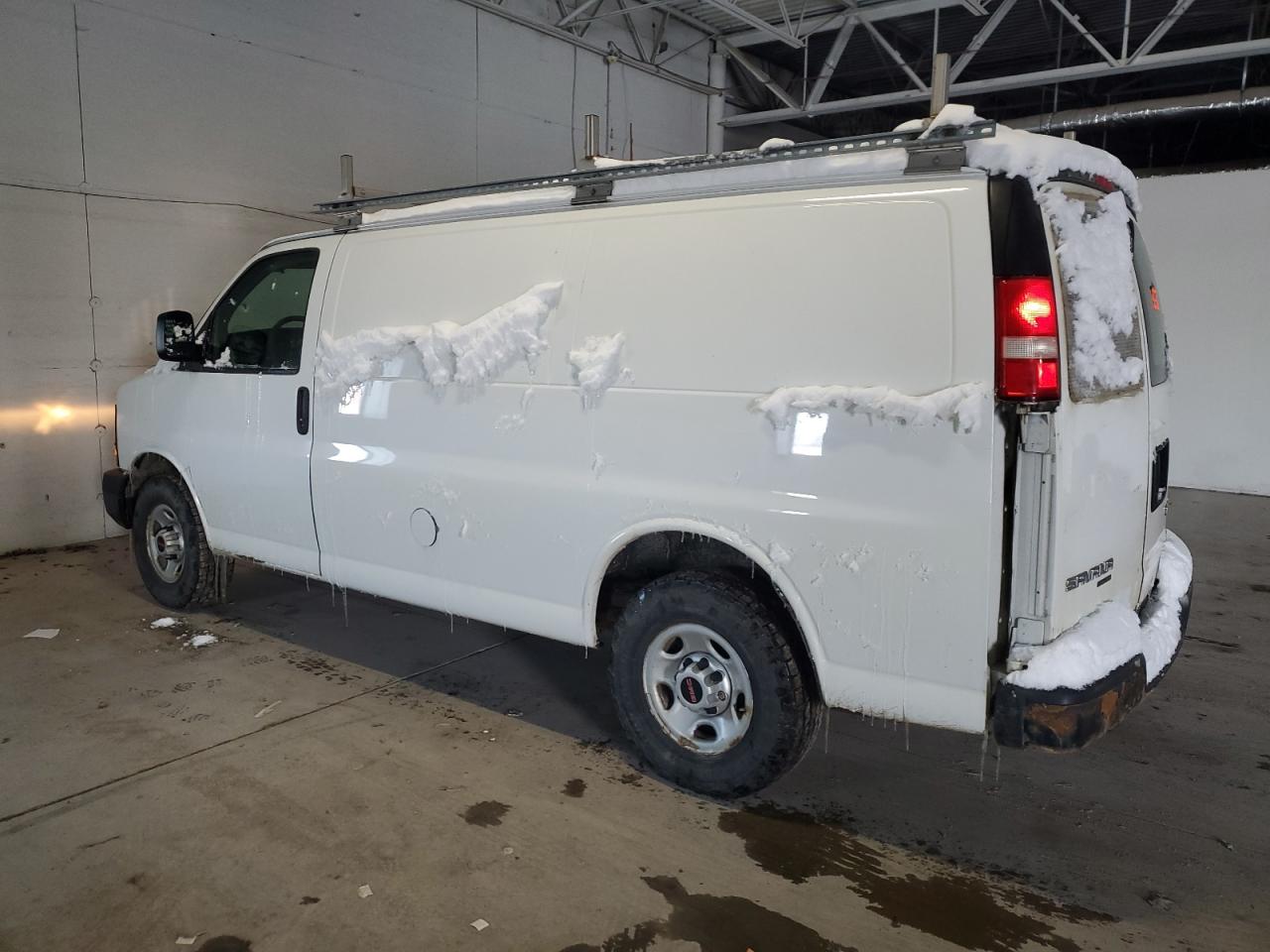 2015 GMC Savana - Image 2