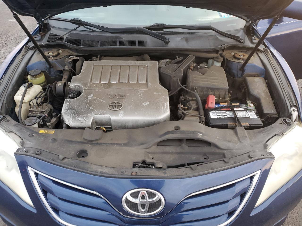 2010 Toyota Camry - Image 11