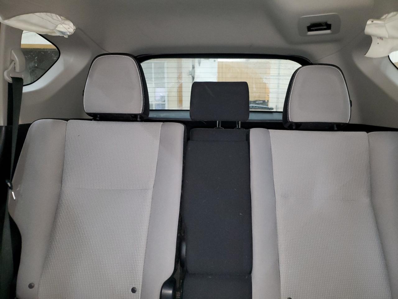 2018 Toyota RAV 4 - Image 10