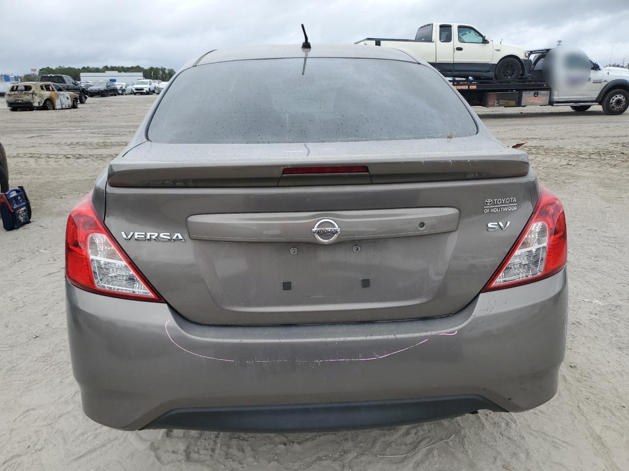 2017 Nissan Versa - Image 6