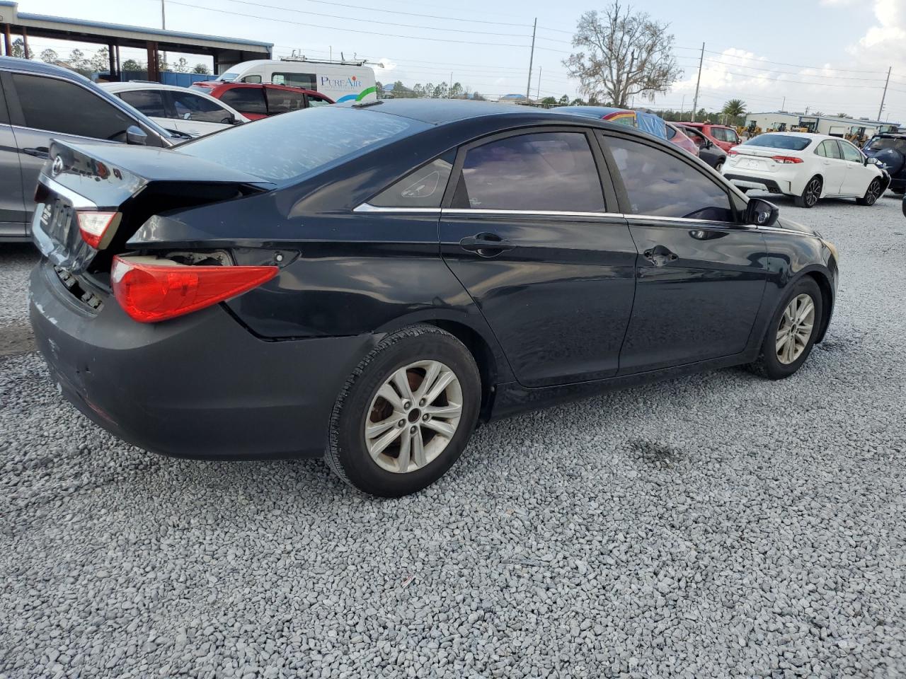 2011 Hyundai Sonata - Image 3