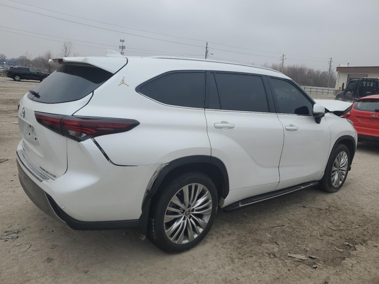 2024 Toyota Highlander - Image 3