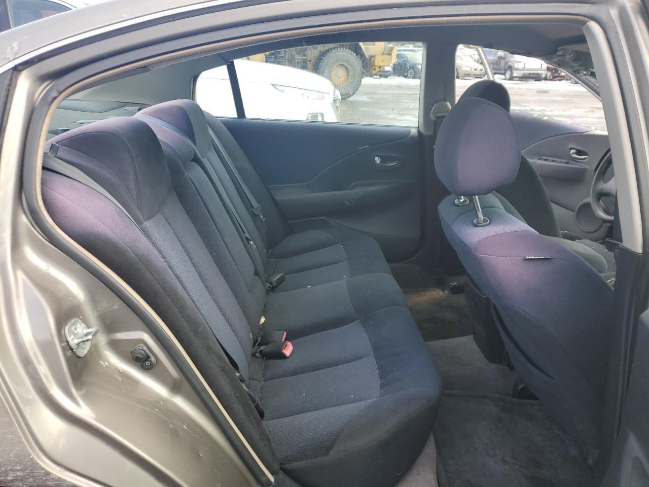 2004 Nissan Altima - Image 10