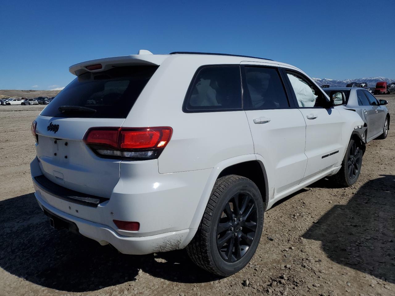 2017 Jeep Grand Cherokee - Image 3