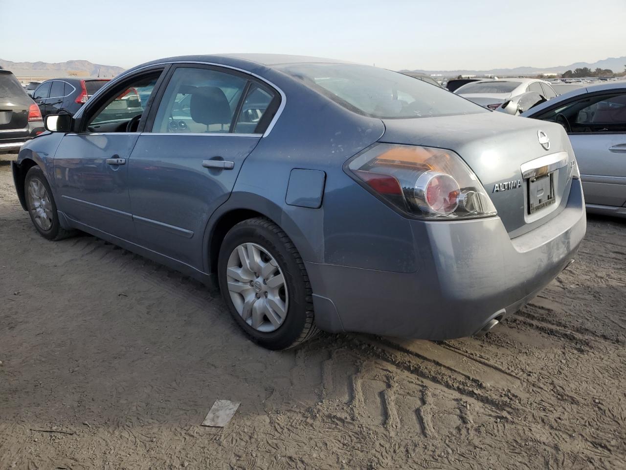 2010 Nissan Altima - Image 2