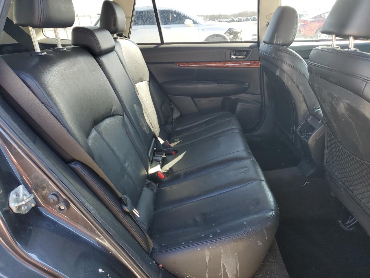 2011 Subaru Outback - Image 11