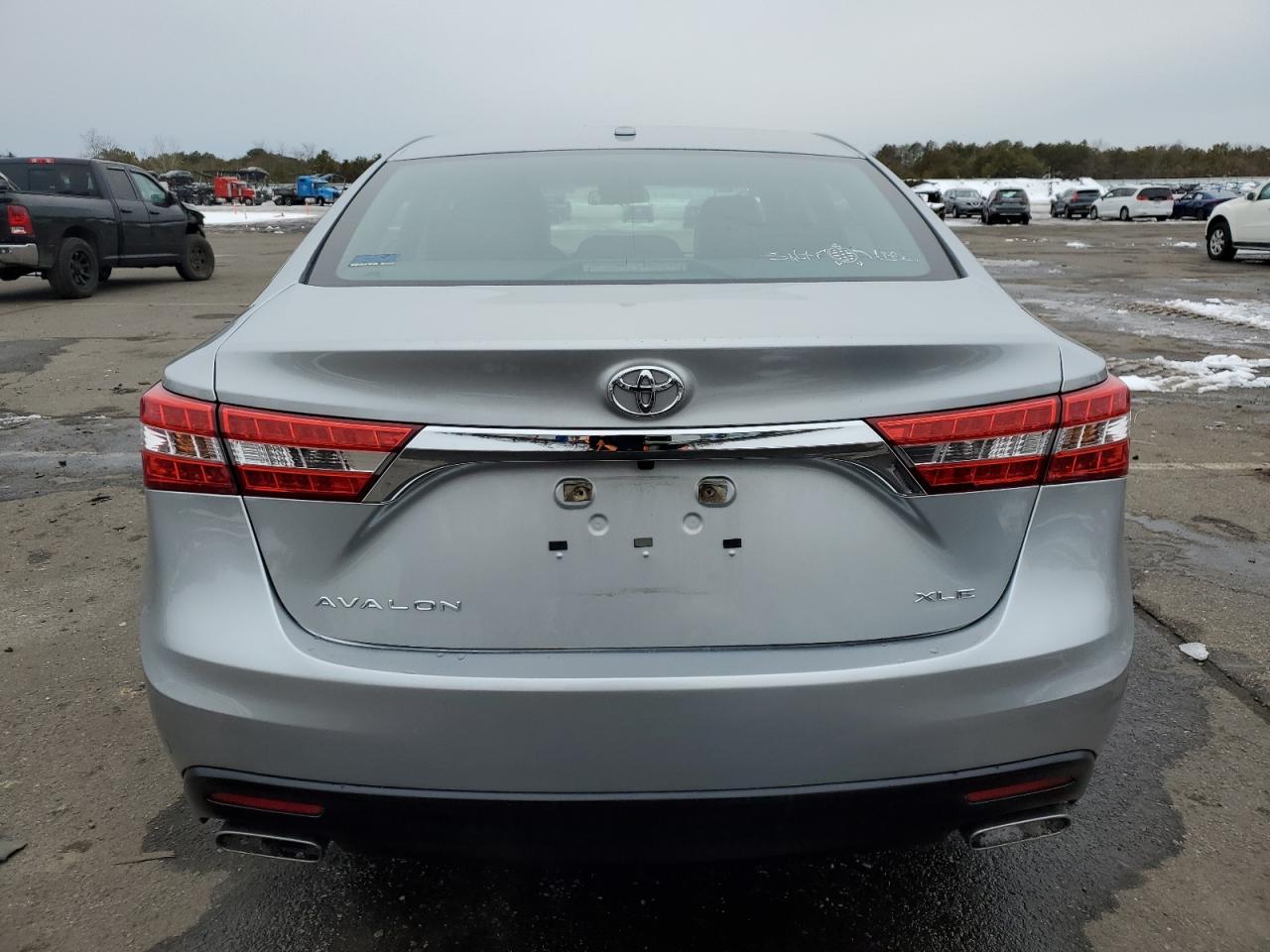 2015 Toyota Avalon - Image 6