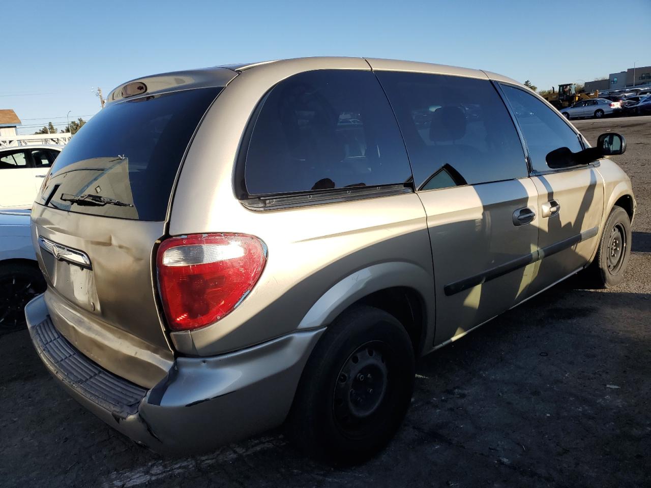2005 Chrysler Town & Country - Image 3