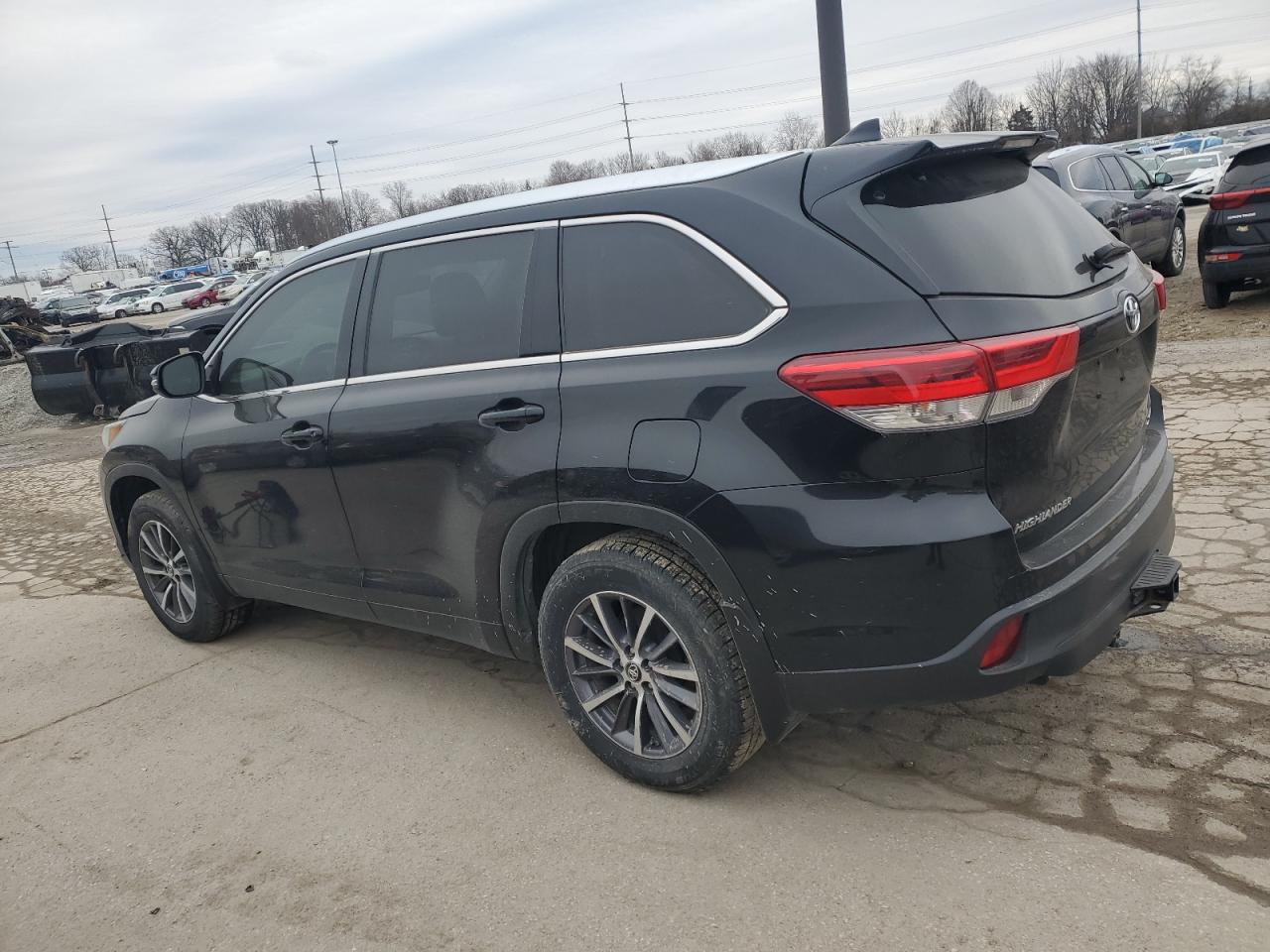 2017 Toyota Highlander - Image 2