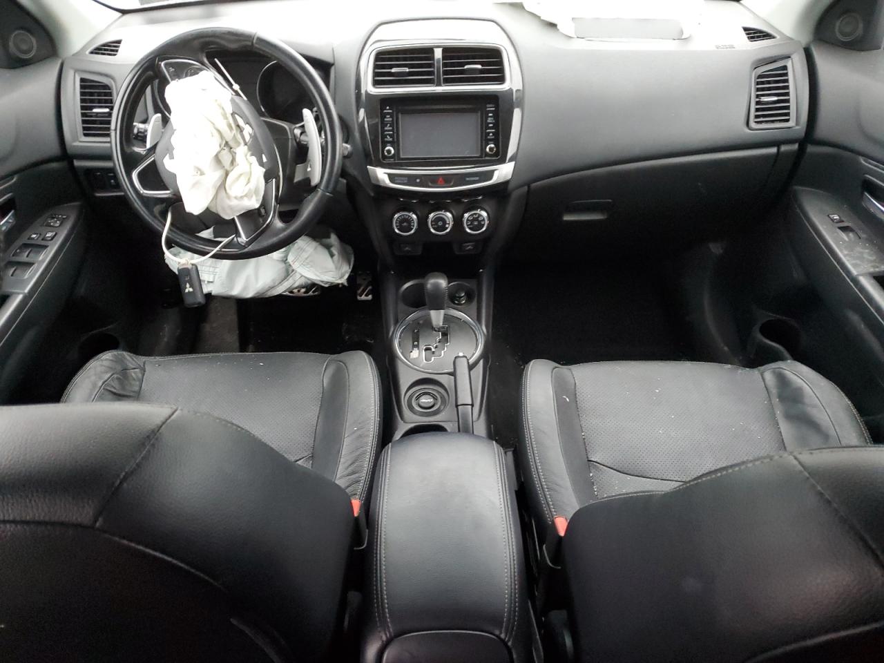 2016 Mitsubishi Outlander - Image 8