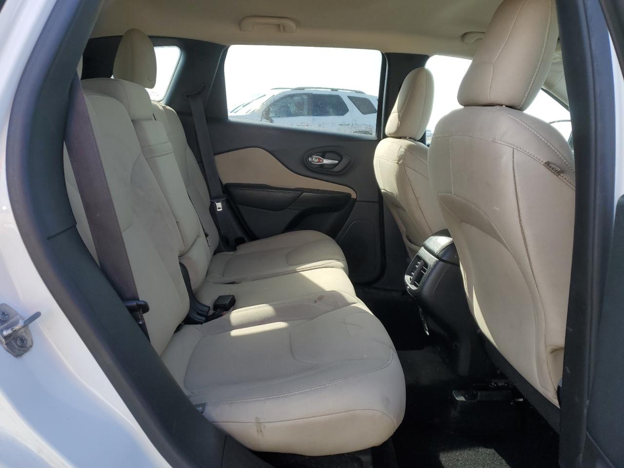 2015 Jeep Grand Cherokee - Image 12