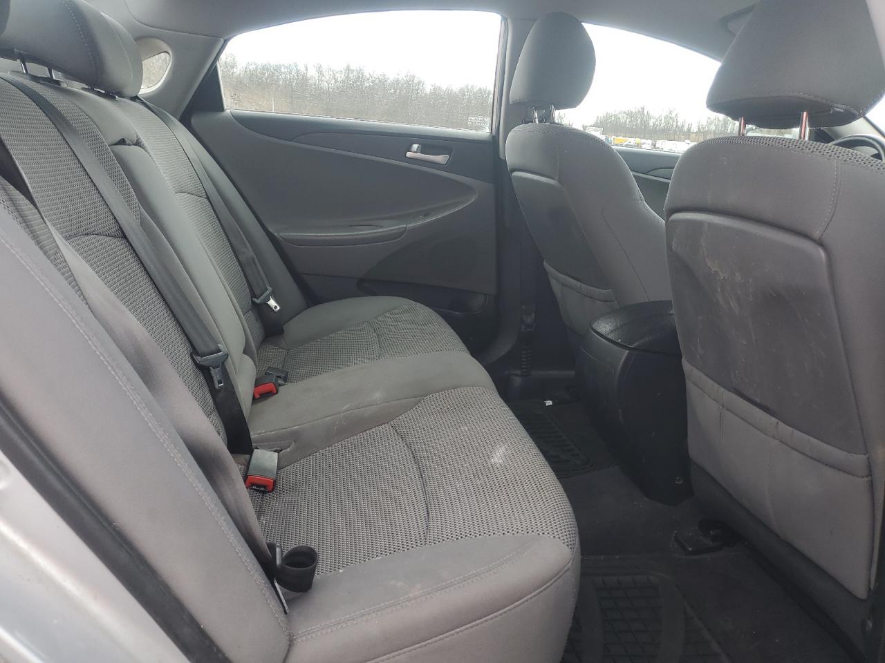 2012 Hyundai Sonata - Image 10