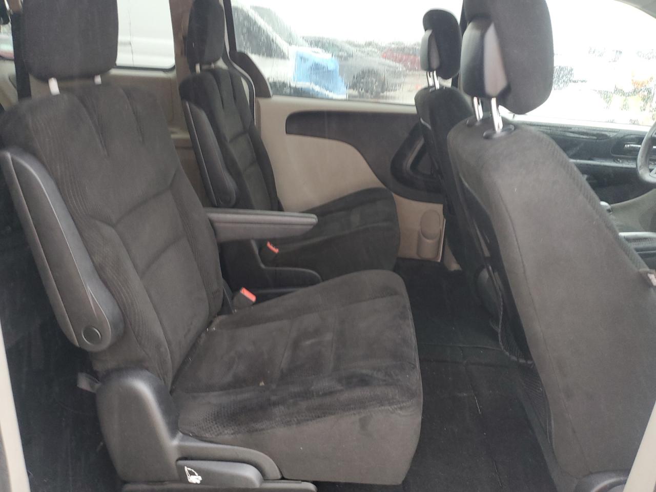 2015 Dodge Caravan - Image 11